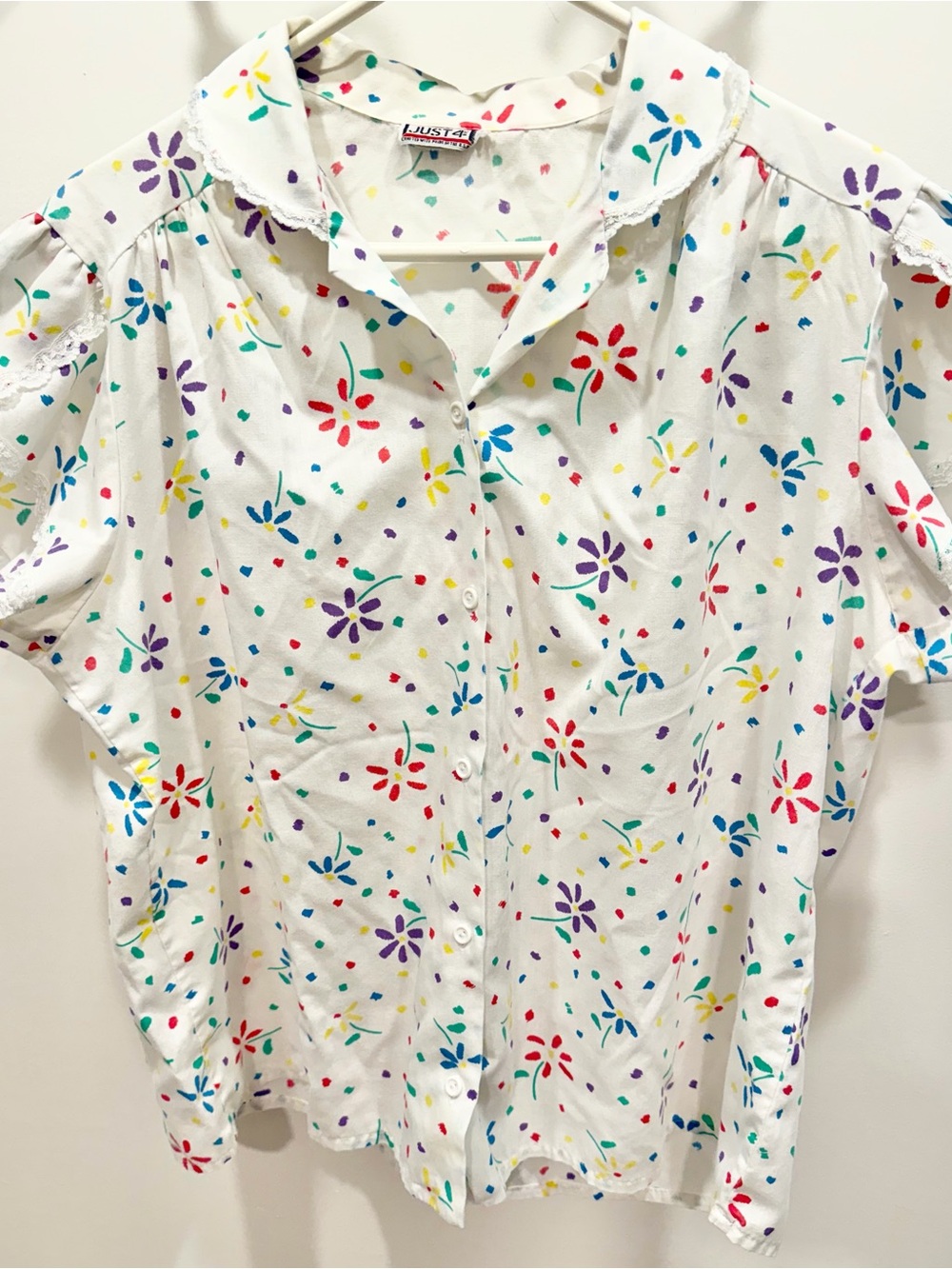 VINTAGE 90s Women’s Floral Short Sleeve Button-Down